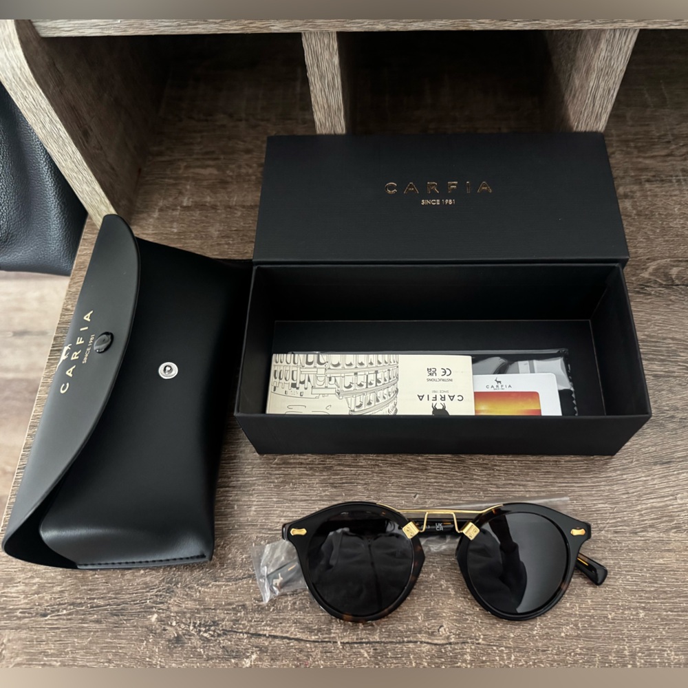 Women’s CARFIA sunglasses